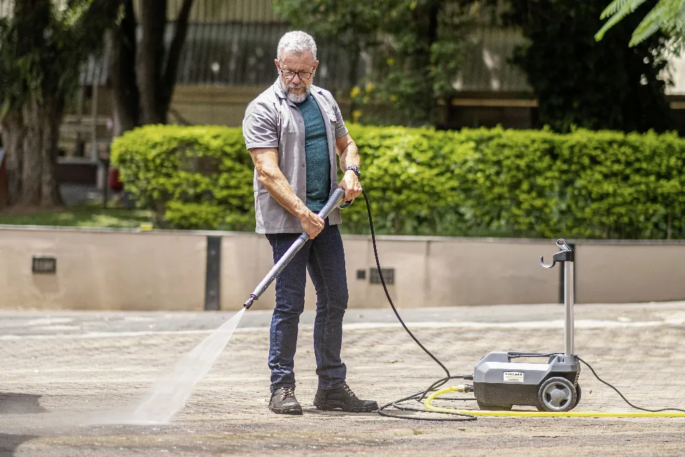 Jak wyczyścić kostkę brukową? Najlepsze metody!